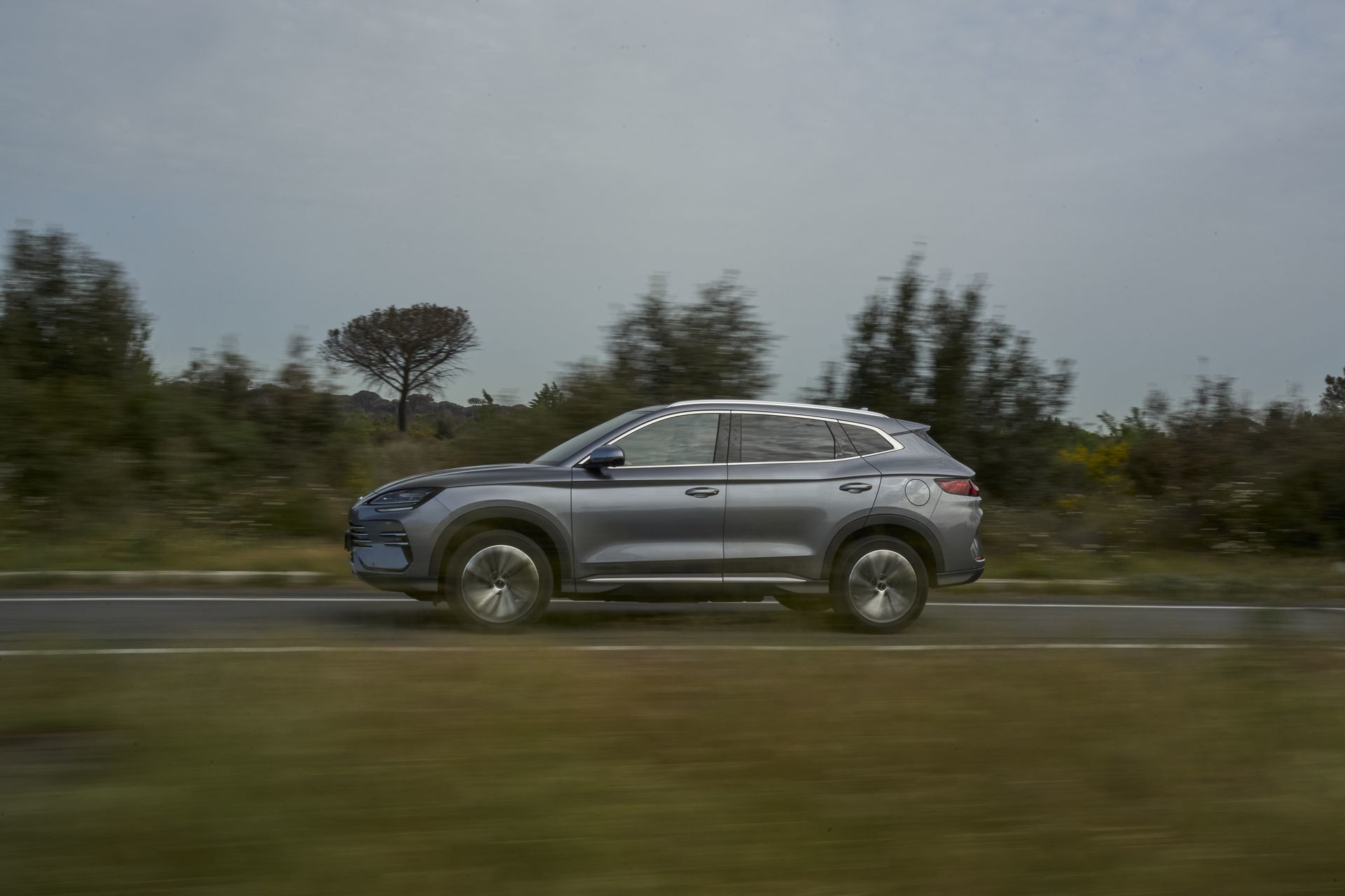 Vistazo lateral BYD Seal, diseño elegante y perfil aerodinámico