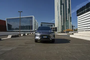 Vista frontal del SUV BYD Seal, destacando diseño y tecnología.
