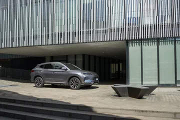 BYD Seal estacionado, perfil dinámico resalta diseño vanguardista