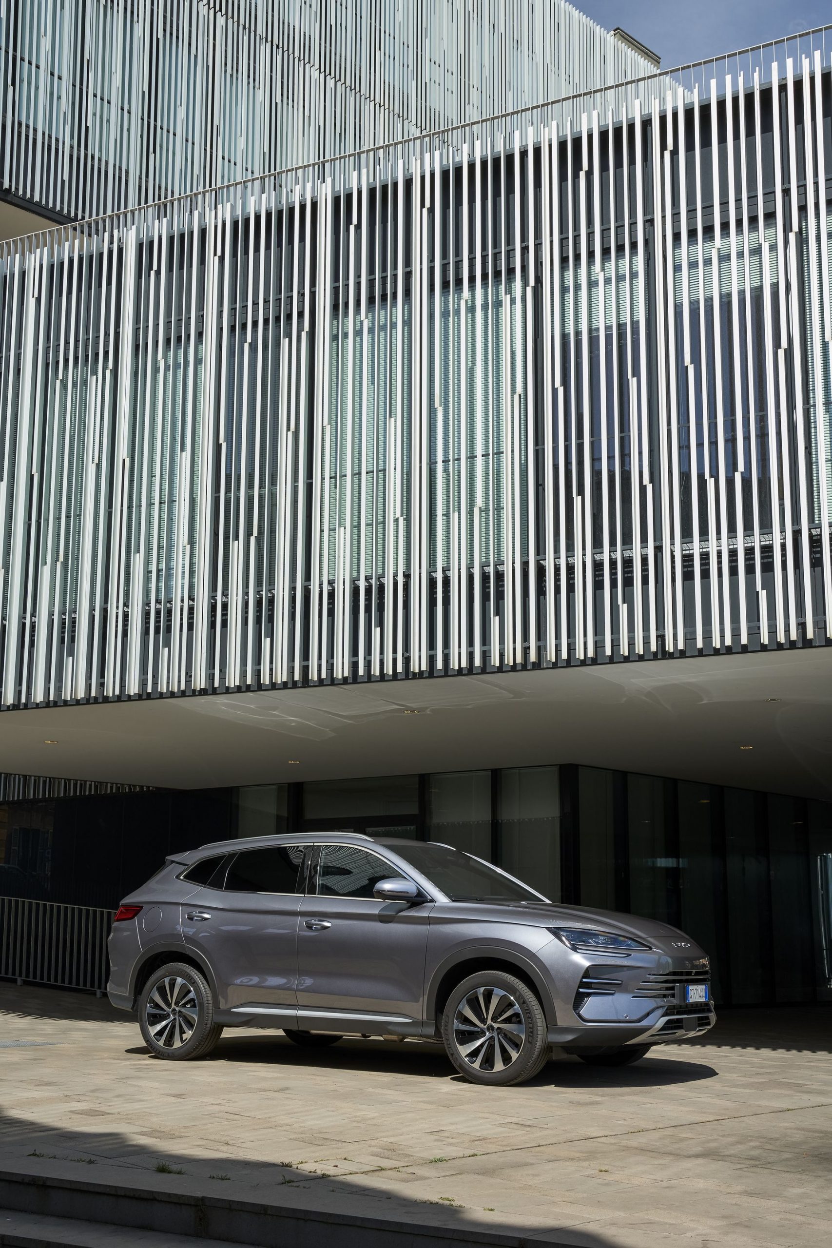 El BYD Seal muestra un diseño lateral elegante y moderno.