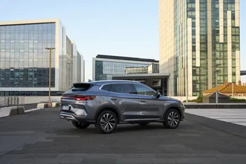 BYD Seal en entorno urbano, diseño sofisticado y eficiente