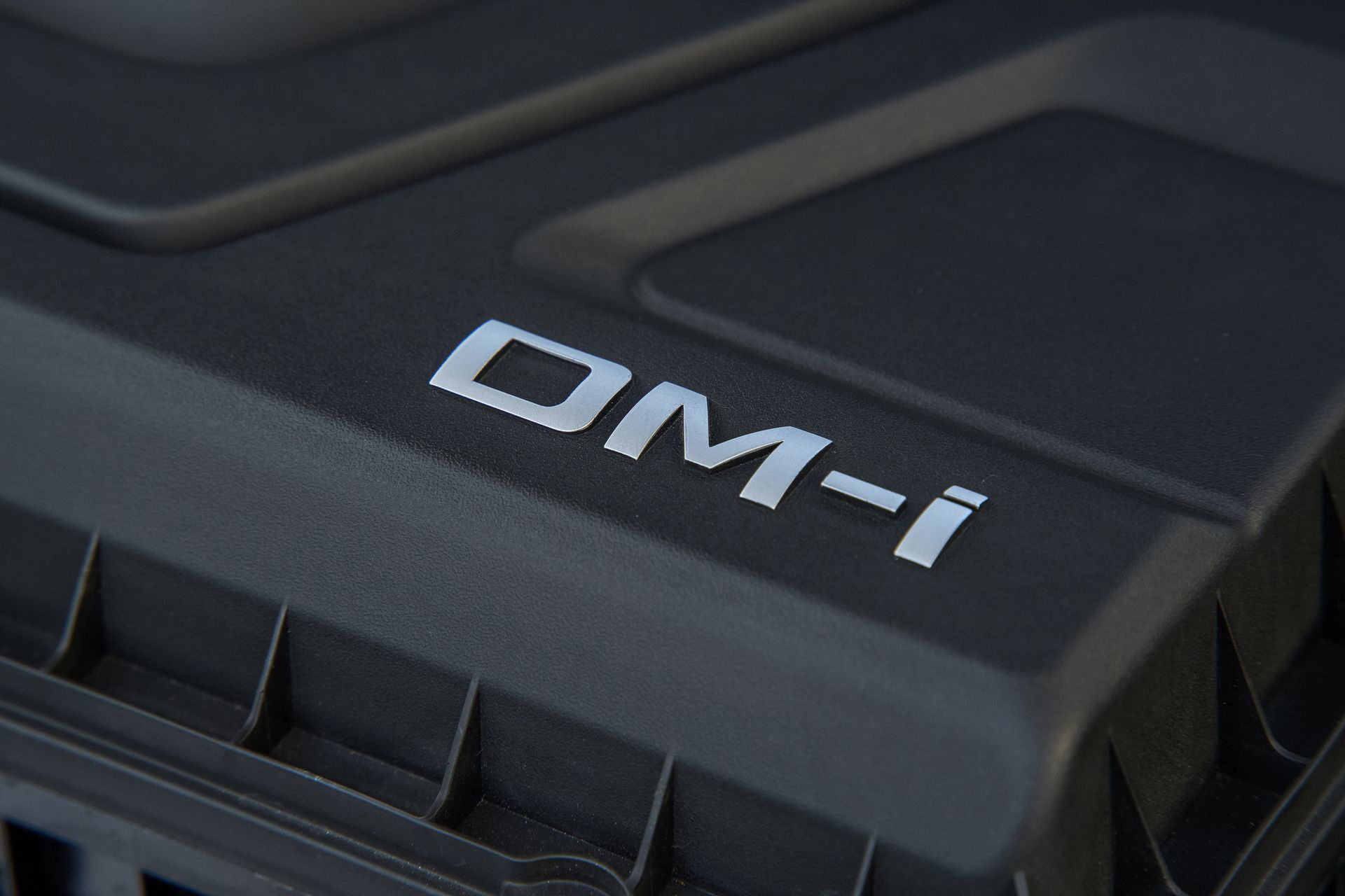 Detalle del motor BYD, eficiencia y diseño en armonía.