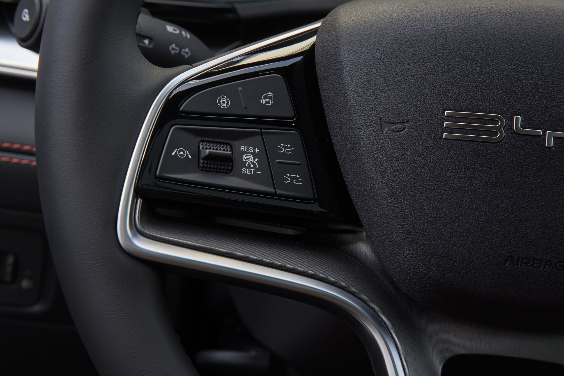 Vista cercana de acabados y detalles interiores del BYD Seal.