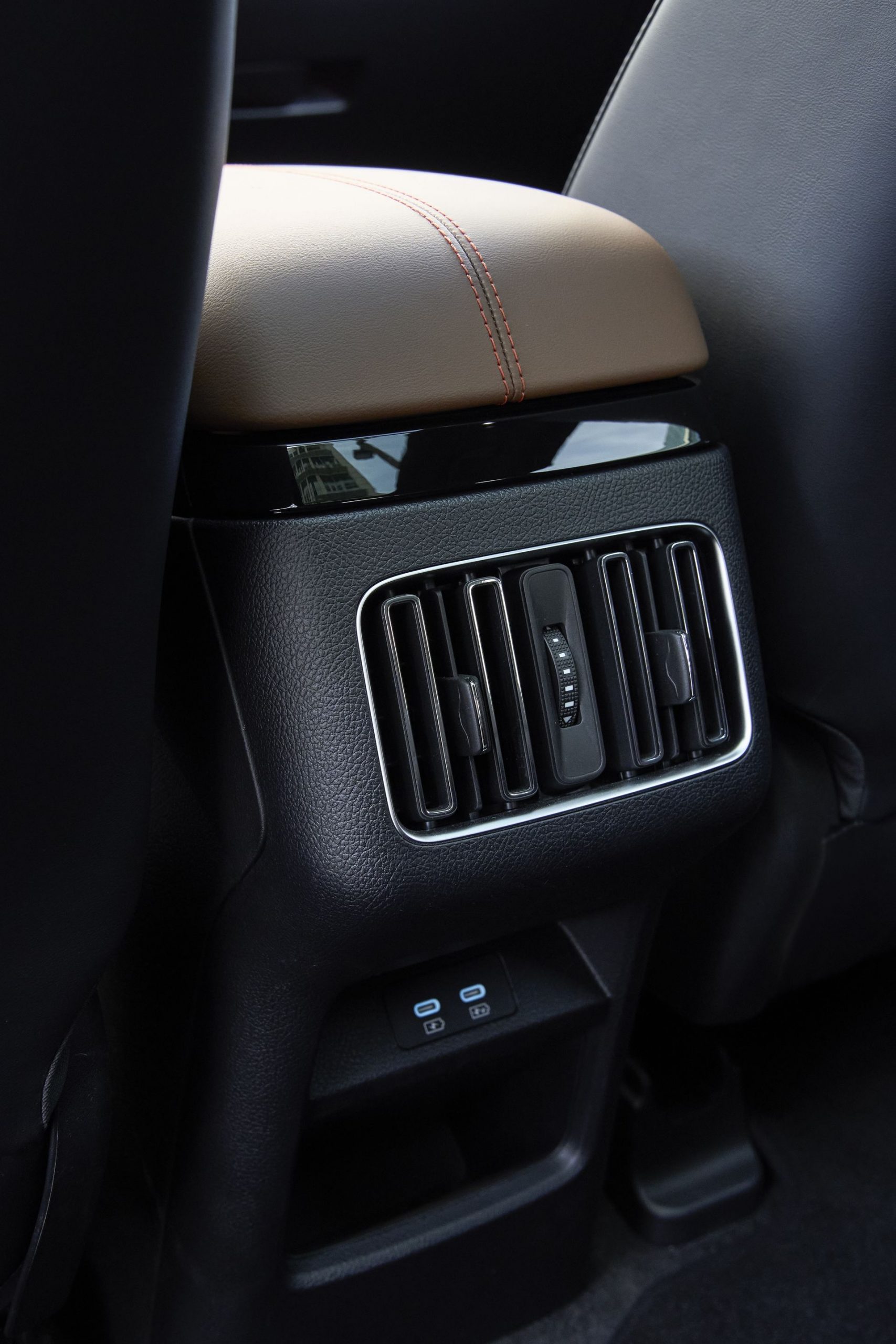 Vista de los controles de climatización traseros del BYD Seal