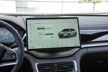 Pantalla central del BYD Seal mostrando gráficos de eficiencia.