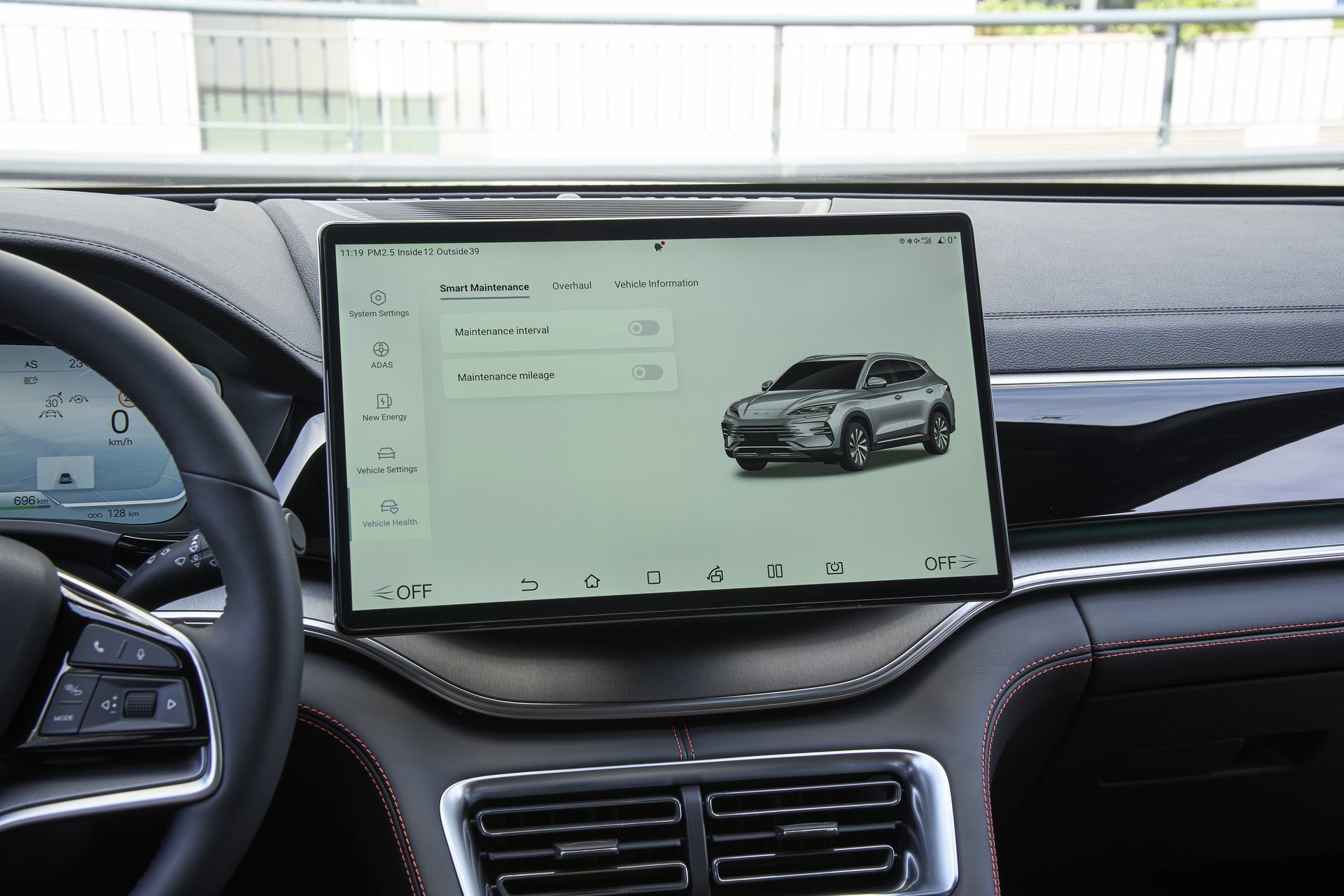 Pantalla de infoentretenimiento del BYD Seal con interfaz sofisticada.