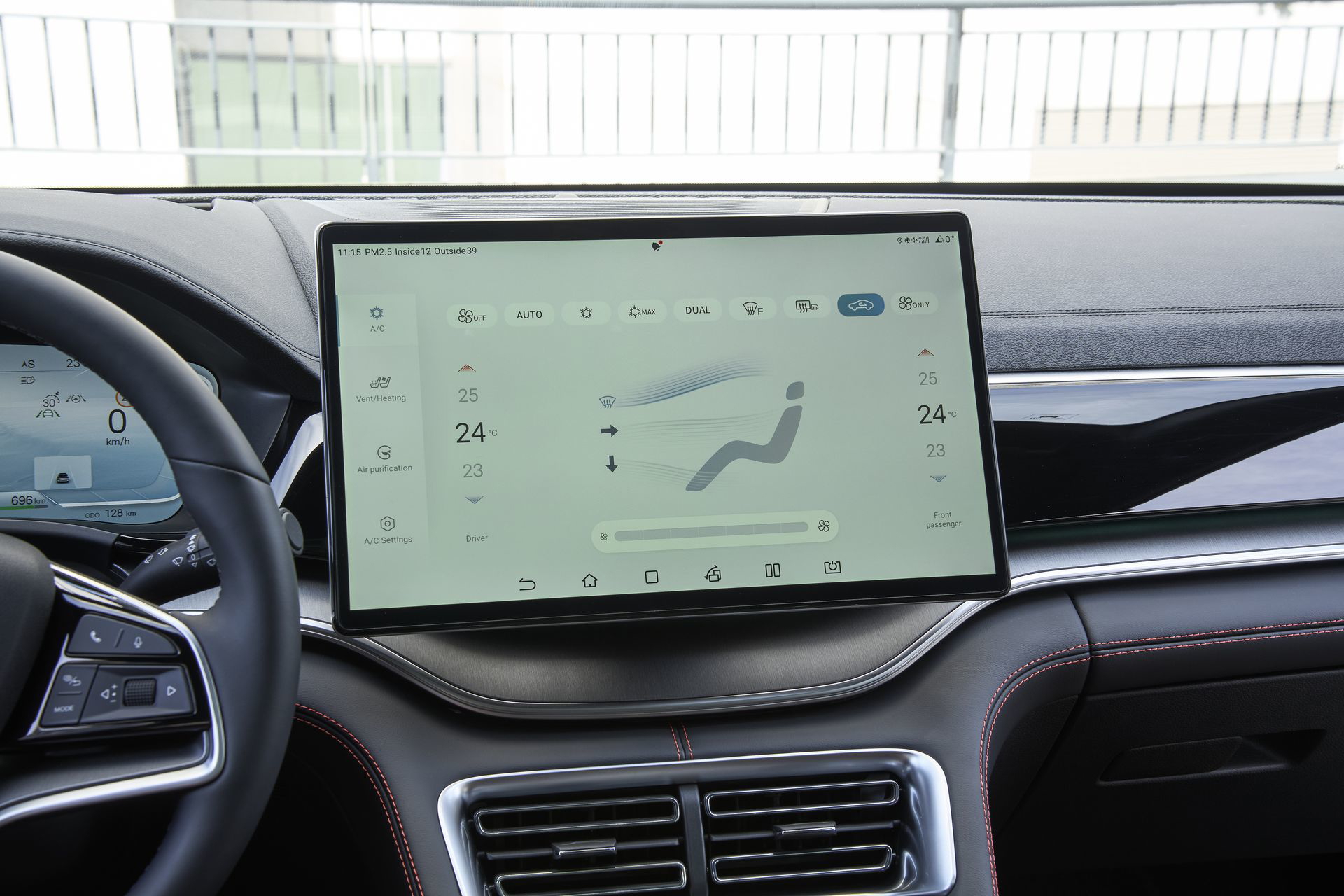 Pantalla multifunción del BYD Seal mostrando su avanzado sistema de infotenimiento.