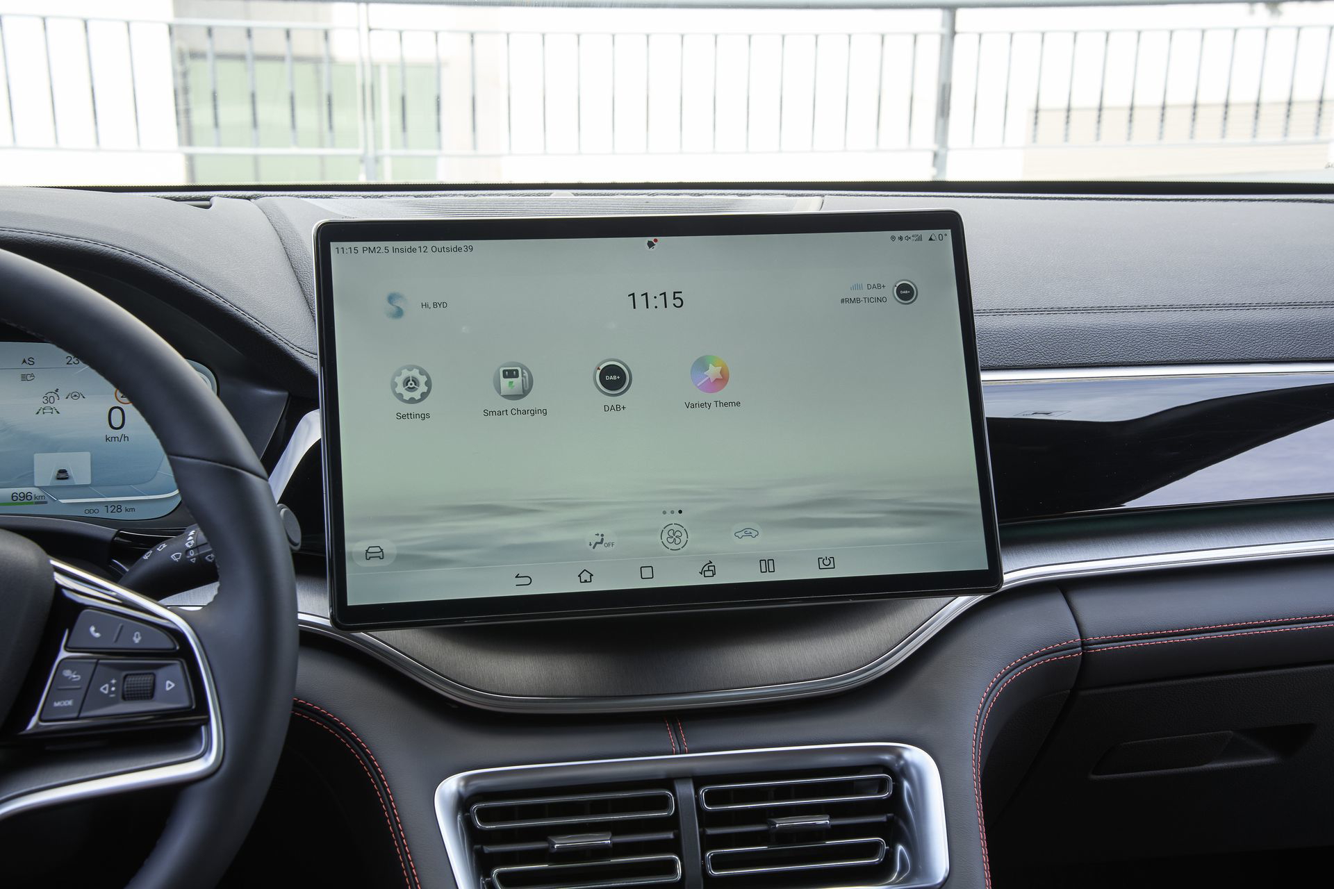 Pantalla central del BYD Seal mostrando interfaz de usuario moderna