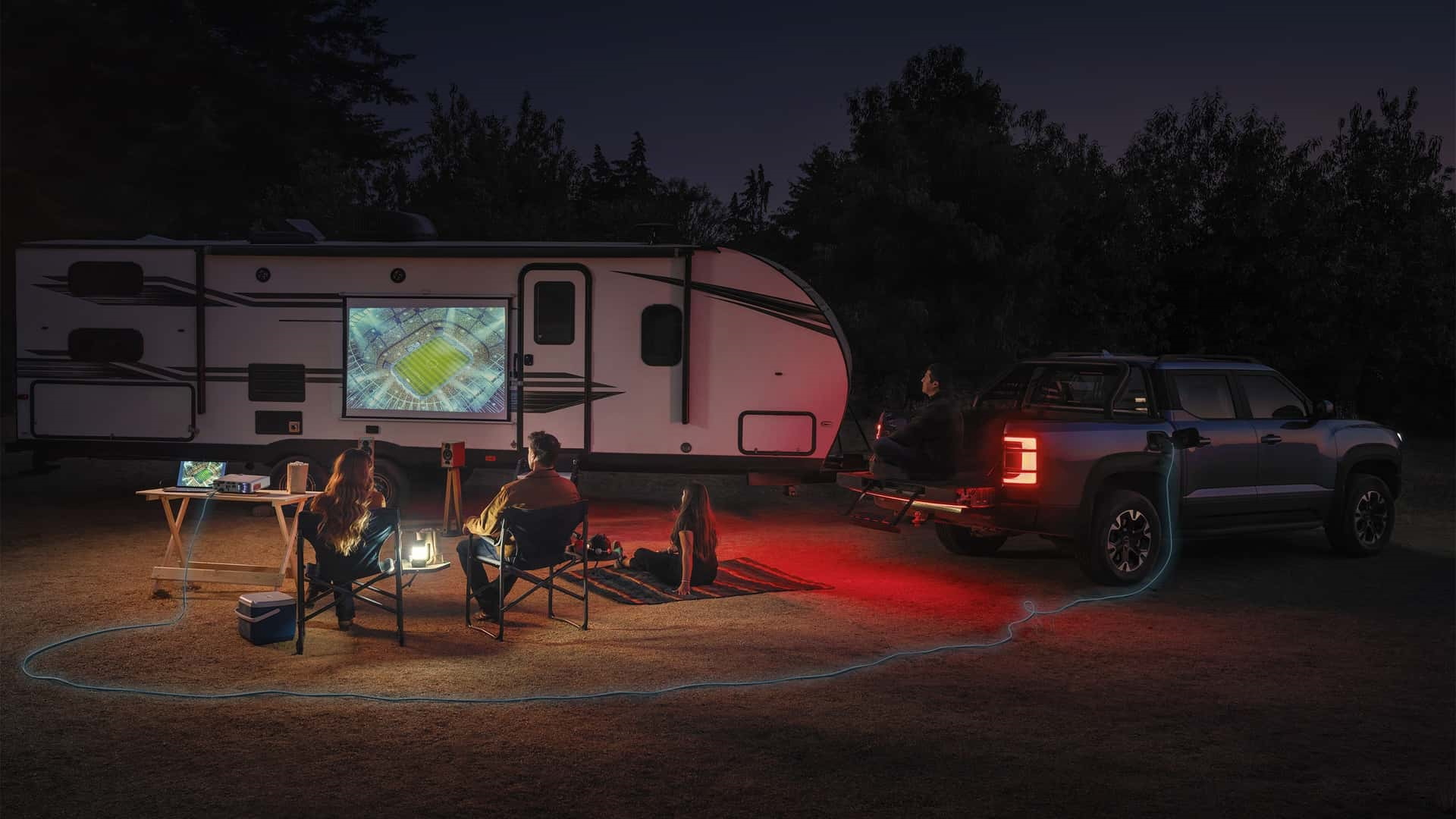 Perfil nocturno enfatizando potencia y elegancia del 4x4.