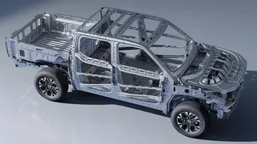 Vista lateral del chasis del BYD Shark, destacando su robustez.