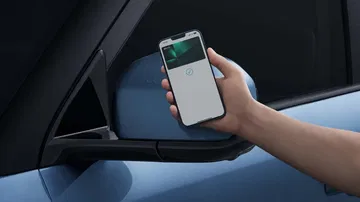 Carga inalámbrica para smartphones integrada en vehículo.