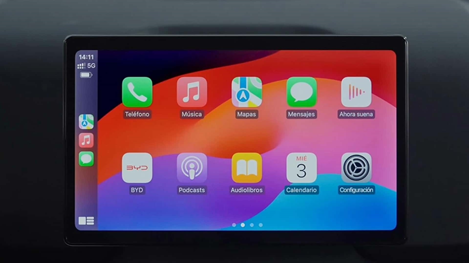 Vista de la instrumentación y tecnología de a bordo del BYD Shark 2024. Elementos modernos y pantalla táctil.