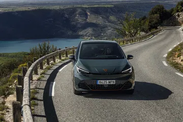 Cupra Born VZ, dinamismo y deportividad en cada línea.