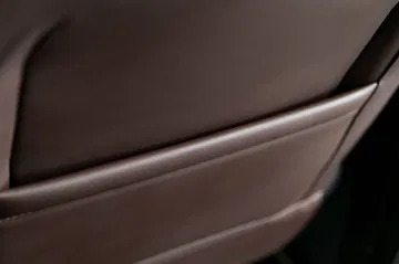 Vista parcial del acabado y materiales del interior.