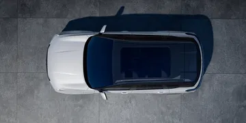 Vista aérea del SUV Ebro S700, mostrando su techo y diseño de carrocería