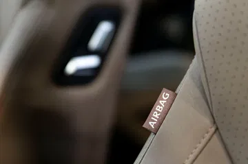 Vista del distintivo Ebro en el interior del vehículo, detalle de calidad.