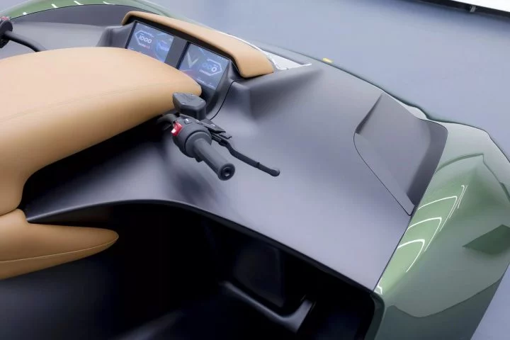 Vista superior del habitáculo del Engler V12 Quad, destacando su diseño futurista.