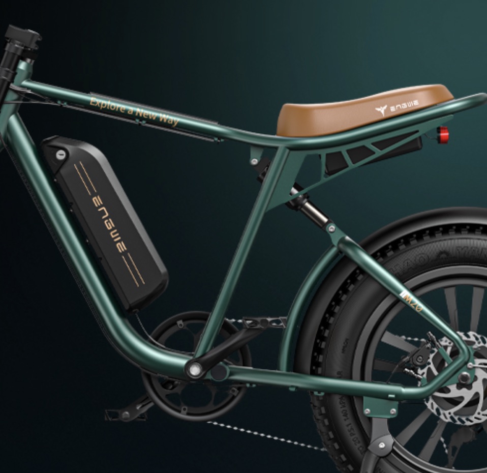 Vista lateral de la Engwe M20, una eBike eléctrica con estética motera.