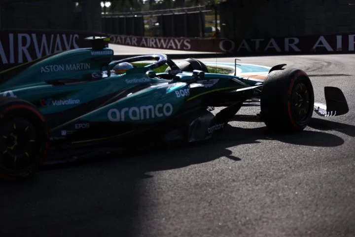 Vista lateral del monoplaza de Fernando Alonso en GP Miami 2024.