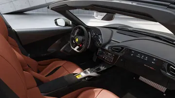 Vista del habitáculo de un Ferrari con enfásis en la calidad y diseño vanguardista de los asientos.