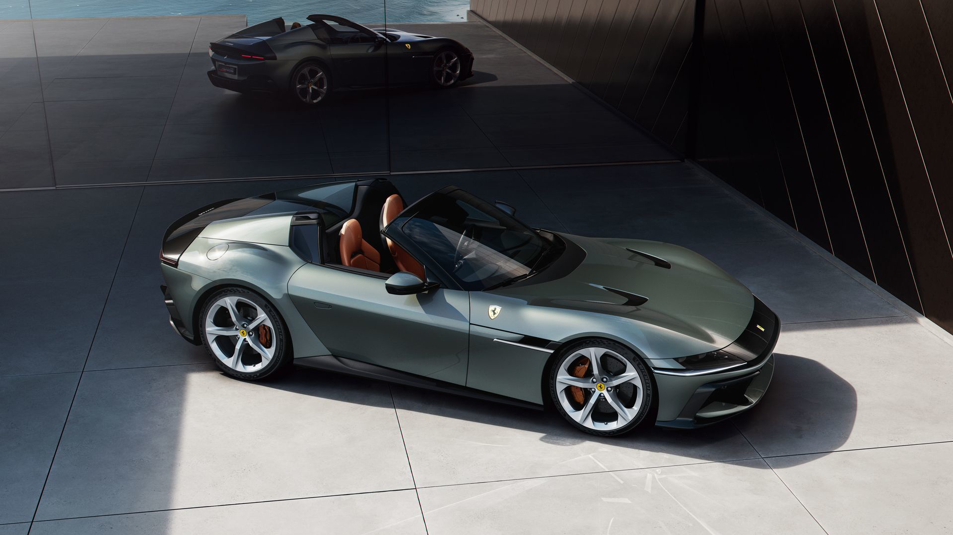 Ferrari Spider con motor V12, sofisticación y deportividad en armonía.