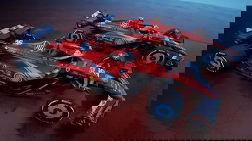 Dos monoplazas Ferrari con librea especial para el GP de Miami 2024, destaca el rojo intenso y patrocinio de HP.