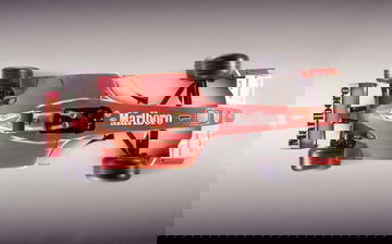 Vista superior del Ferrari F1 modelo F2001, un ícono de la ingeniería de carreras.