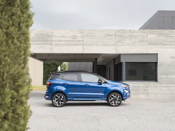 Vista lateral del Ford EcoSport 2018 en color azul