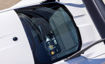 Vista lateral enfocando la exclusiva suspensión Multimatic del Ford Mustang GTD.
