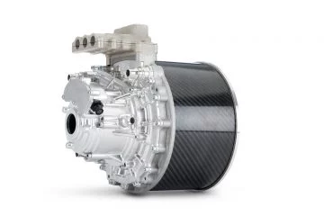 Vista detallada de un turbocompresor de alto rendimiento con carcasa de carbono.
