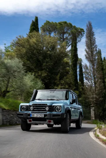 El Ineos Grenadier Quartermaster 2024 deslumbra con su diseño robusto y funcional.