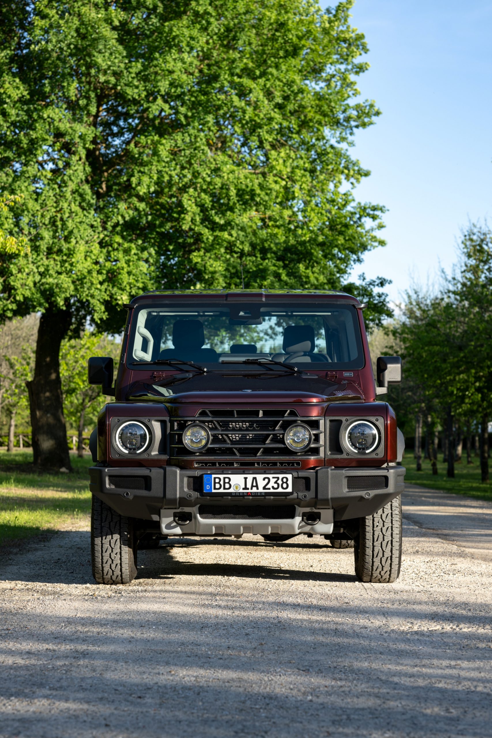 INEOS Grenadier: robustez e imponencia en la delantera