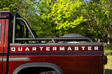 Vista lateral del Ineos Grenadier Quartermaster, robustez y funcionalidad.