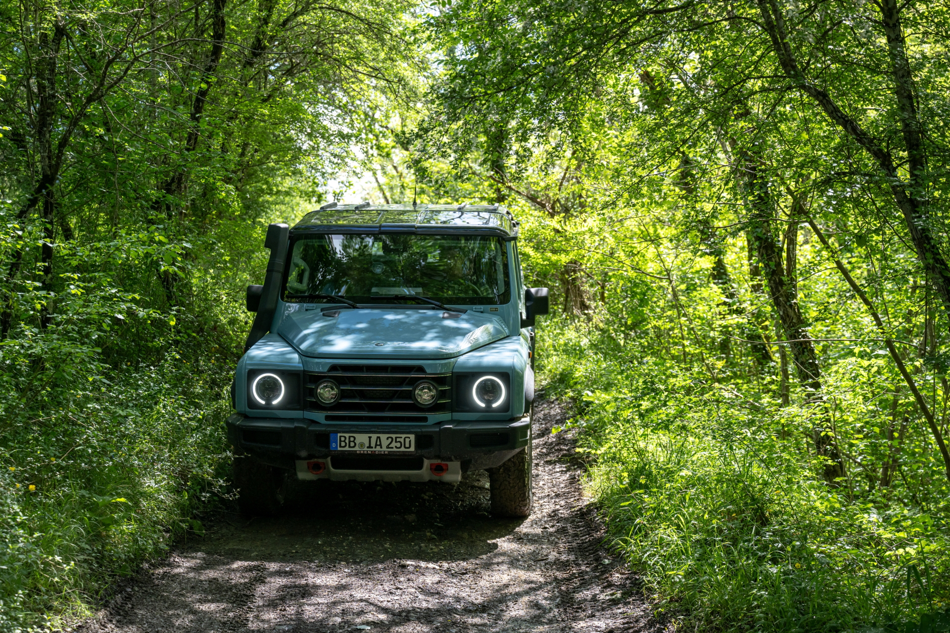 Ineos Grenadier en entorno natural, robustez y capacidad off-road