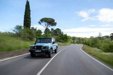 Ineos Grenadier en acción, conjuga robustez con estilo clásico.