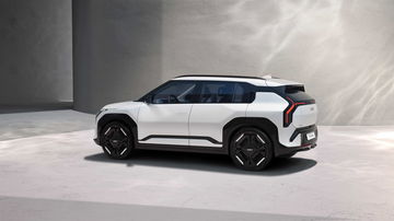 Vista lateral del KIA EV3 GT Line resaltando su diseño vanguardista