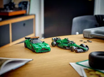 Réplicas de LEGO Speed Champions de vehículos de carreras en color verde.