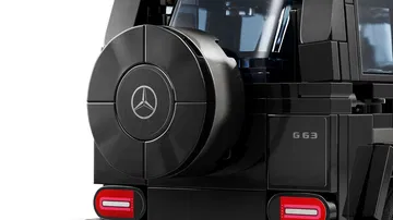 Réplica LEGO Mercedes-Benz G63, detalle trasero con logotipo y faros