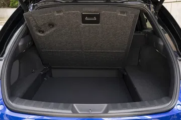 Volumen de carga optimizado en el Lexus UX 300h 2024.