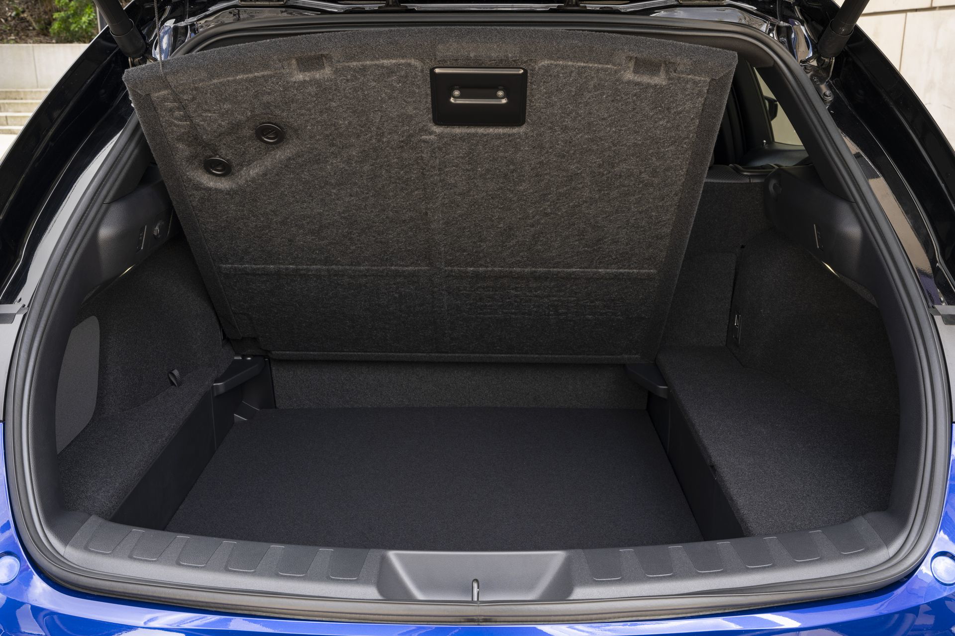 Volumen de carga optimizado en el Lexus UX 300h 2024.