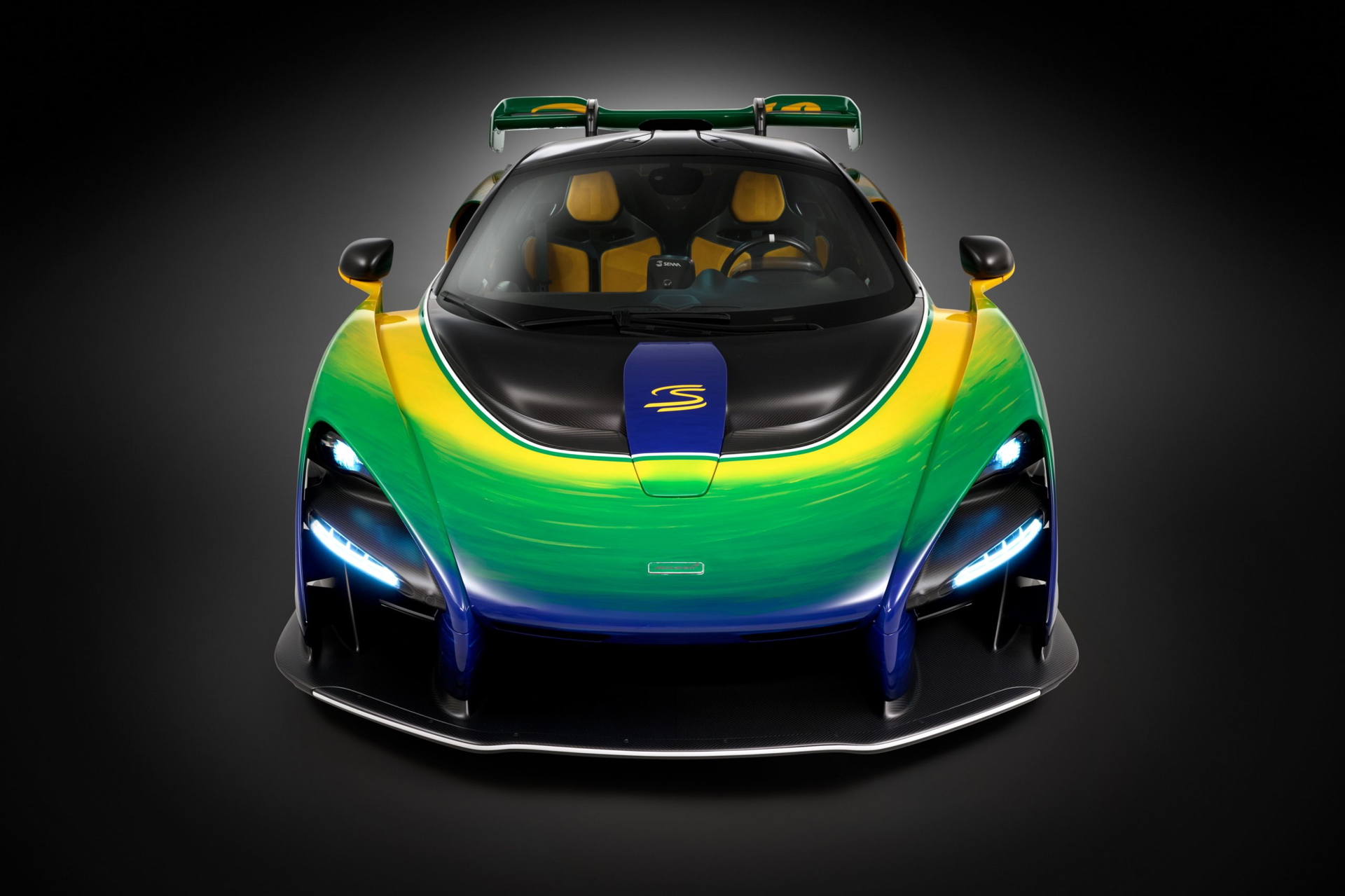 McLaren Senna rinde tributo con diseño exclusivo, frontal agresivo y detalles aerodinámicos.