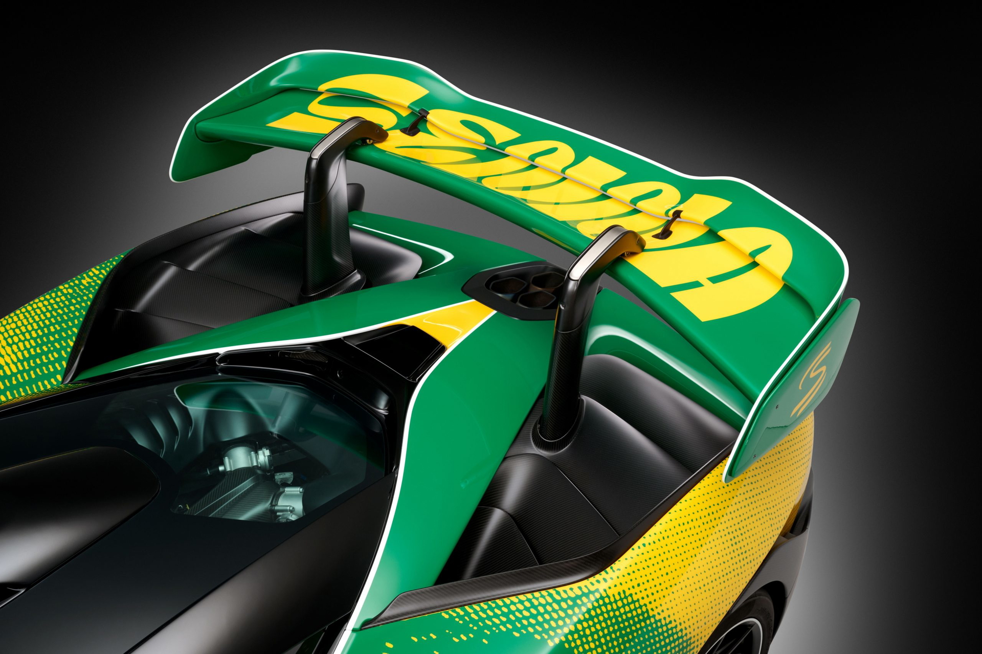 Tributo McLaren Senna, detalle alerón trasero con diseño exclusivo.