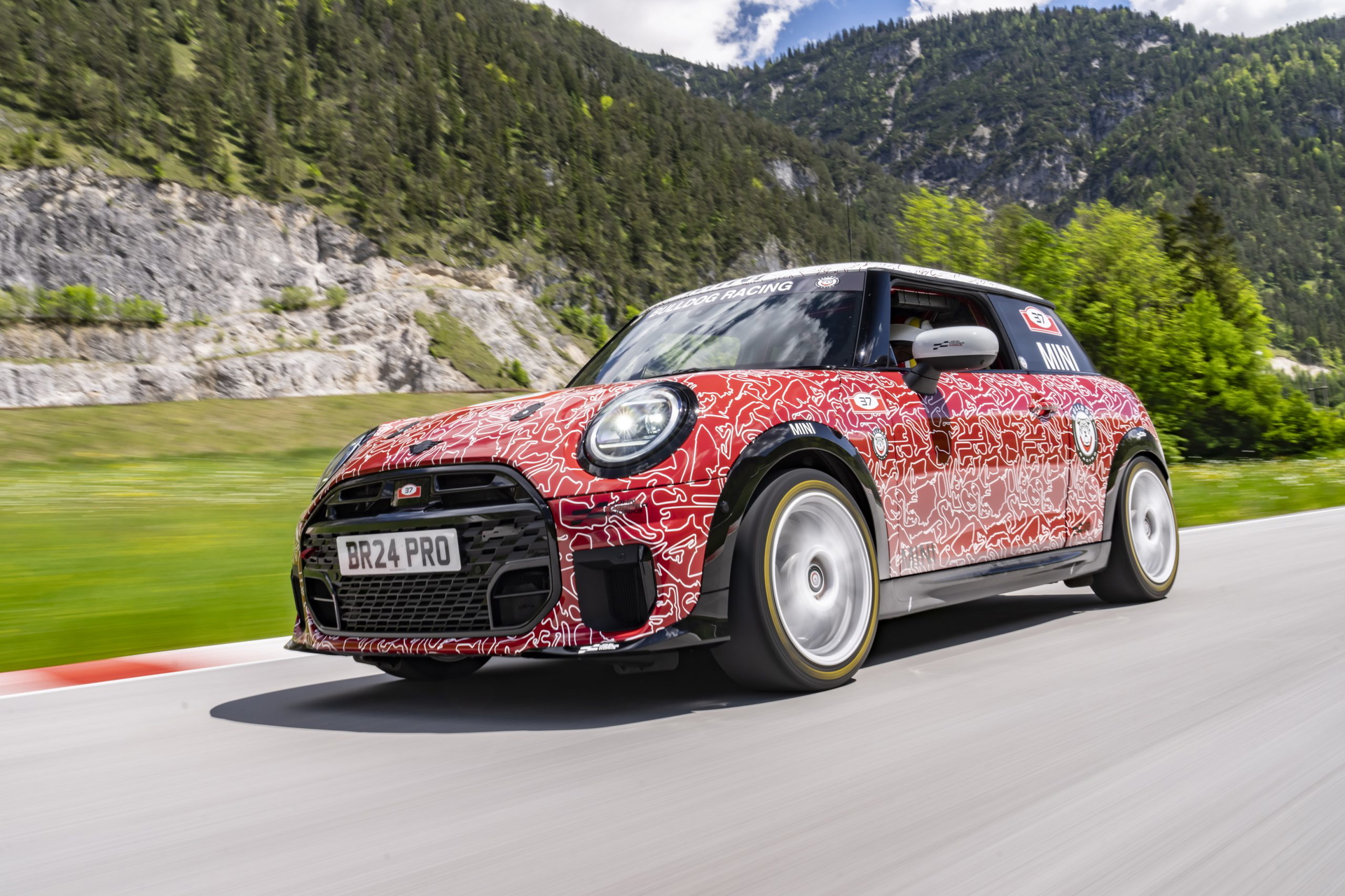 Mini JCW en acción durante las 24 Horas de Nürburgring.