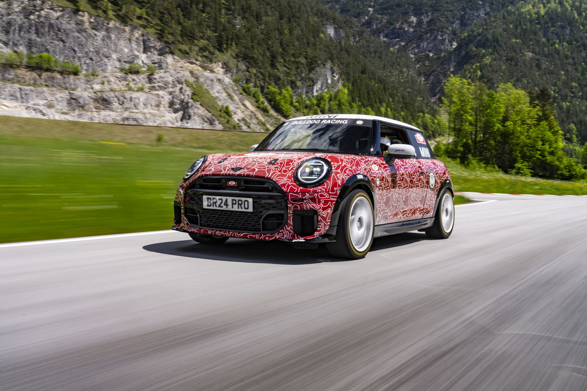 Mini JCW en acción durante las 24h de Nürburgring.