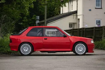 Peugeot 309 Maxi preparado por Prodrive con 370 CV, auténtico ícono de rally.