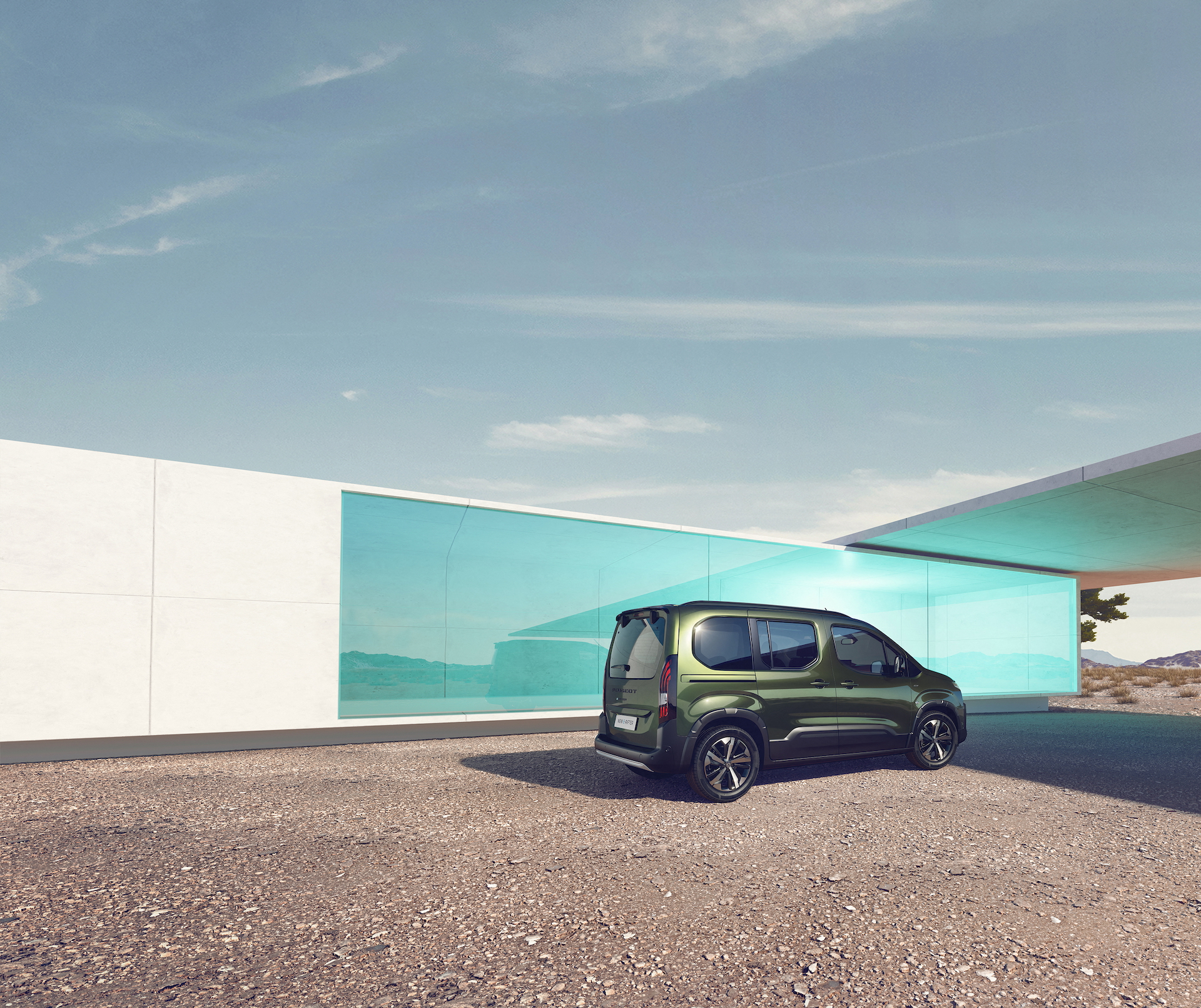 Vista lateral del nuevo Peugeot Rifter 2024 estacionado, mostrando líneas y diseño renovado.