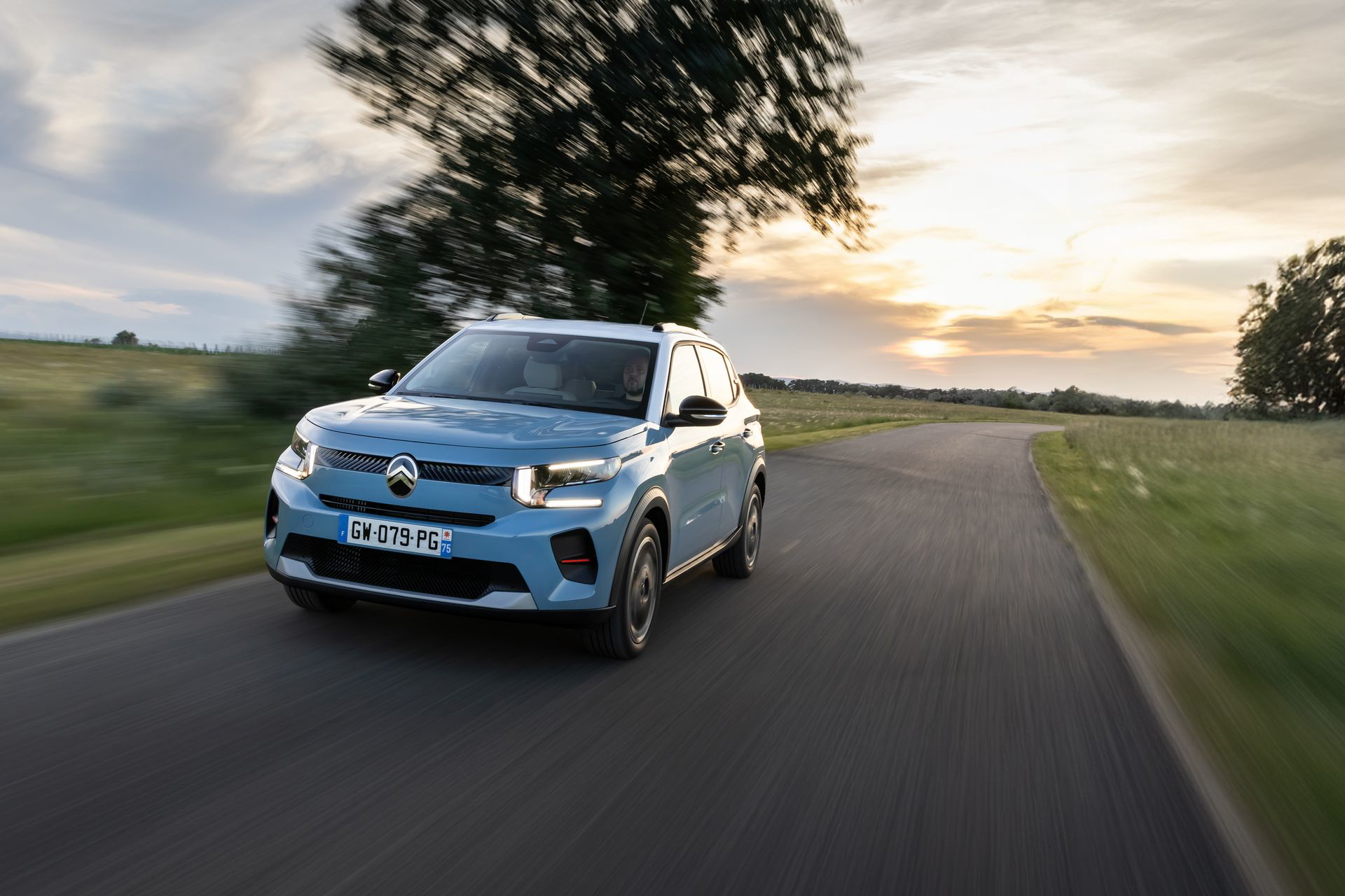 Vista dinámica del Citroën C3 2024 en carretera