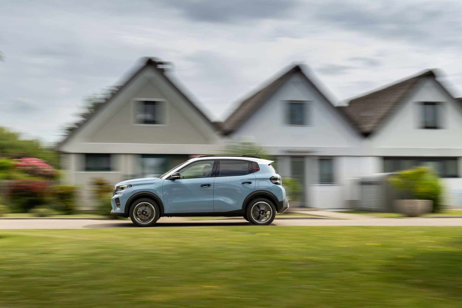 El Citroën C3 en su hábitat natural, mostrando líneas y diseño lateral.