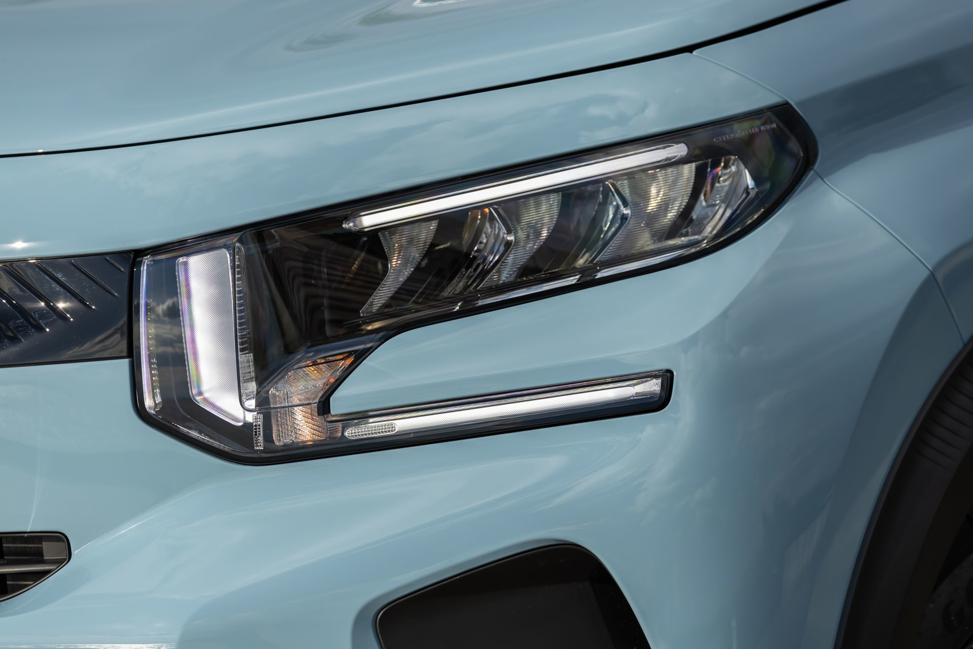 Vista detallada de la moderna óptica del Citroën C3