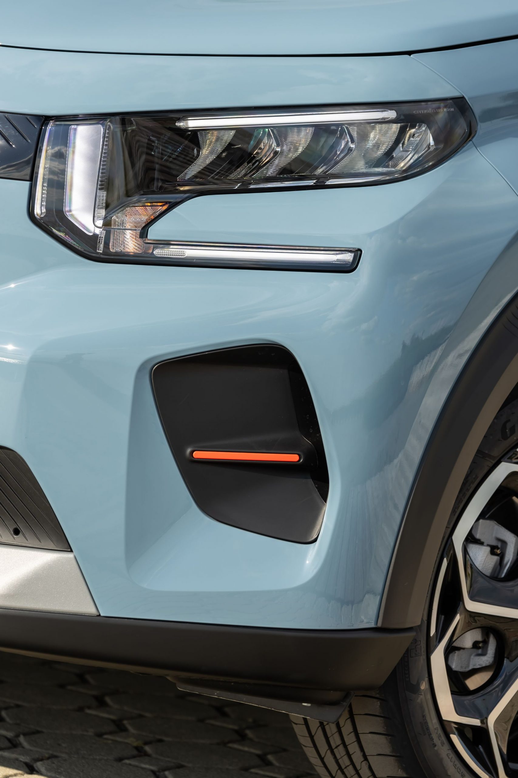 Vista del detalle de la óptica y diseño del parachoques del Citroën C3.